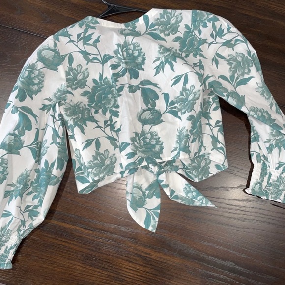 Abercrombie tie front top - Picture 3 of 3